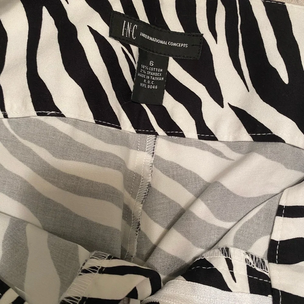 INC International Concepts Black and White Zebra Print Capris - Picture 2 of 4